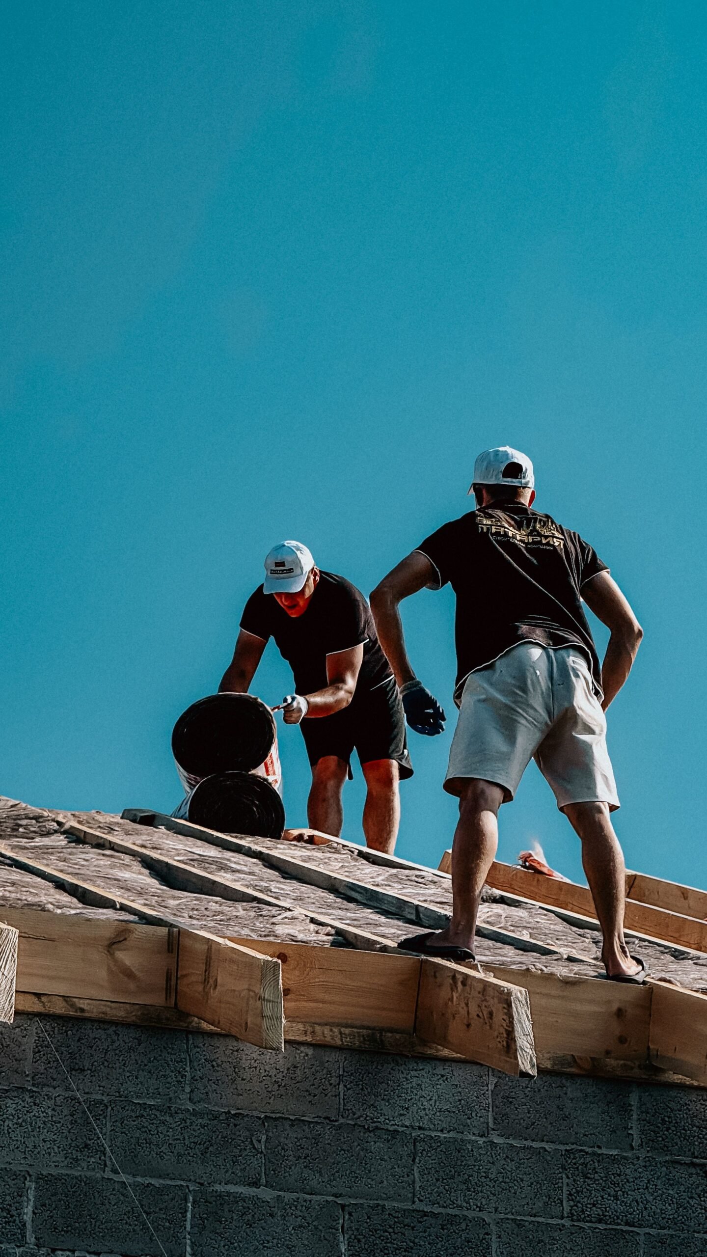 blog roofing workers